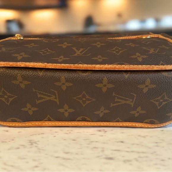 Authentic LOUIS VUITTON Bosphore Messenger Crossbody PM. - Picture 9 of 16